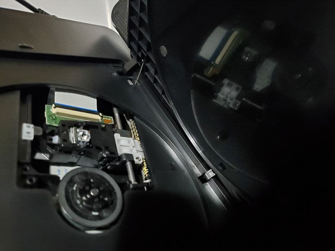 Wizz DB‑PW1055X ポータブルブルーレイプレーヤー 本体とリモコン