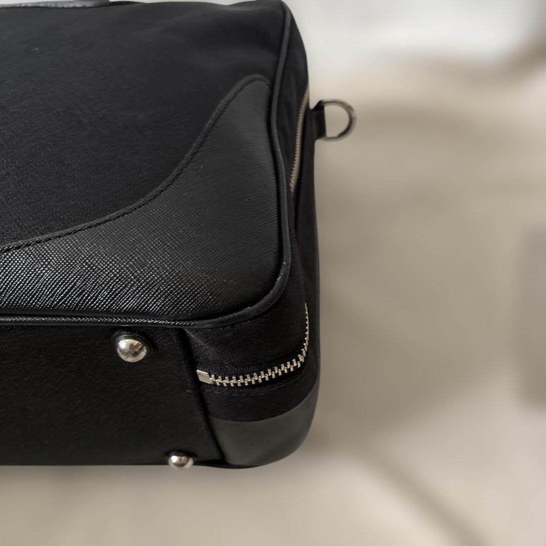 人気✨ペッレモルビダ　ビジネスバッグ 黒　レザー　2層　パソコン収納可能