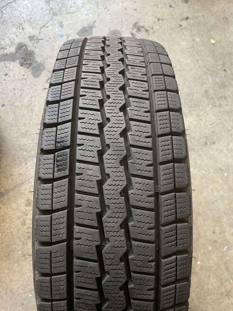 200系ハイエース　スタッドレス　195/80R15