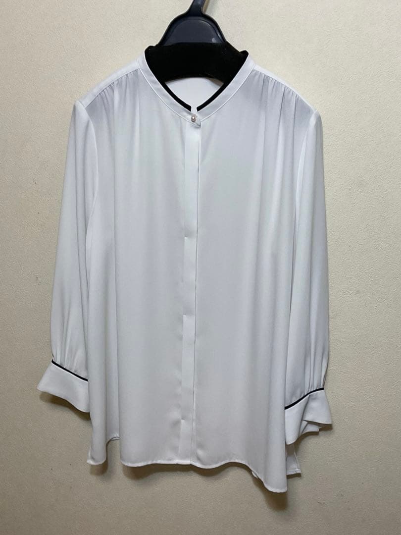 大きいサイズ 23区 バックサテンアムンゼンバイカラーブラウス(自由区ICB組曲