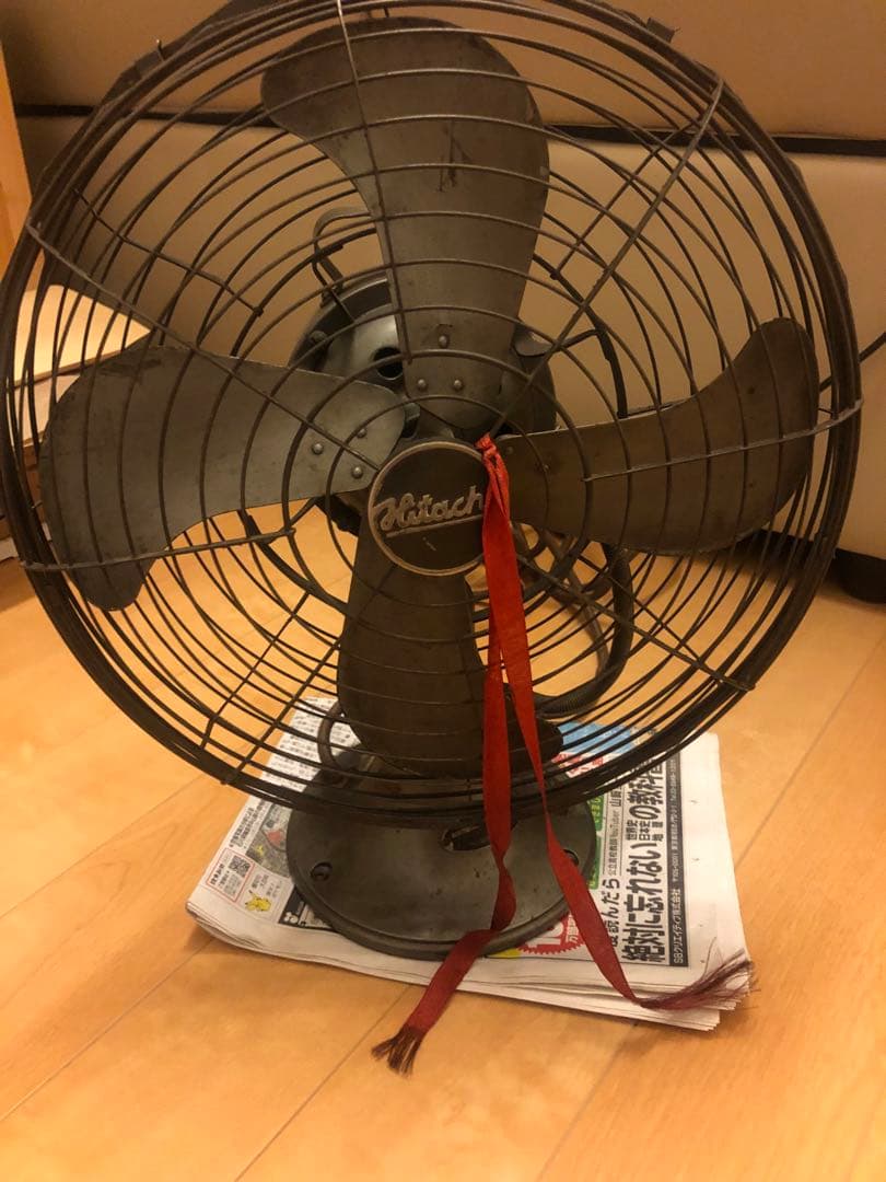 羽まで鉄！　奇跡の保存状態　完全通電品　昭和レトロ　扇風機　日立　首振り風量調整
