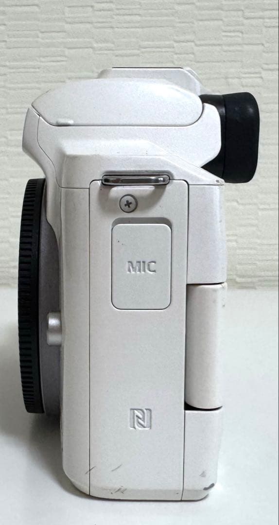 Canon EOSkissM　ズームレンズキット 18-150mm　ホワイト