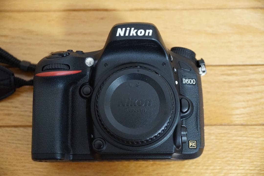 NIKON D600シャッター数5697枚 望遠,標準ズーム,ストロボセット