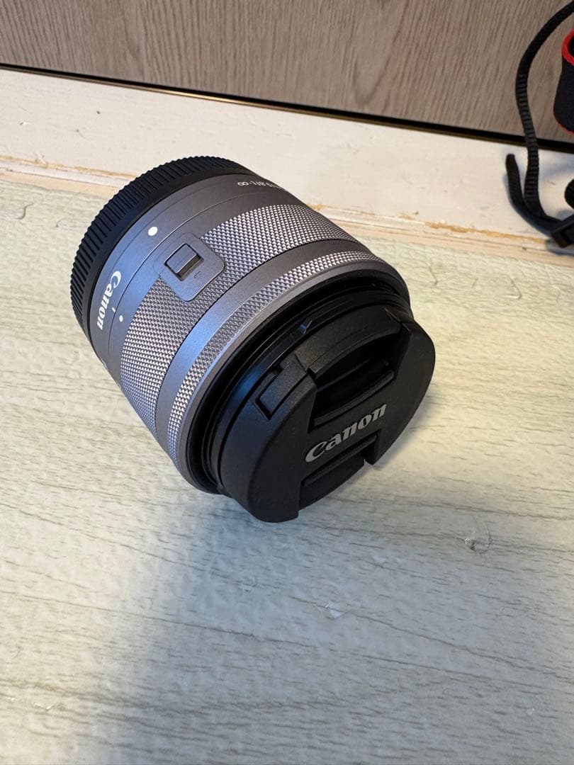 【ほぼ新品】Canon EOS M100 ズームレンズ付き