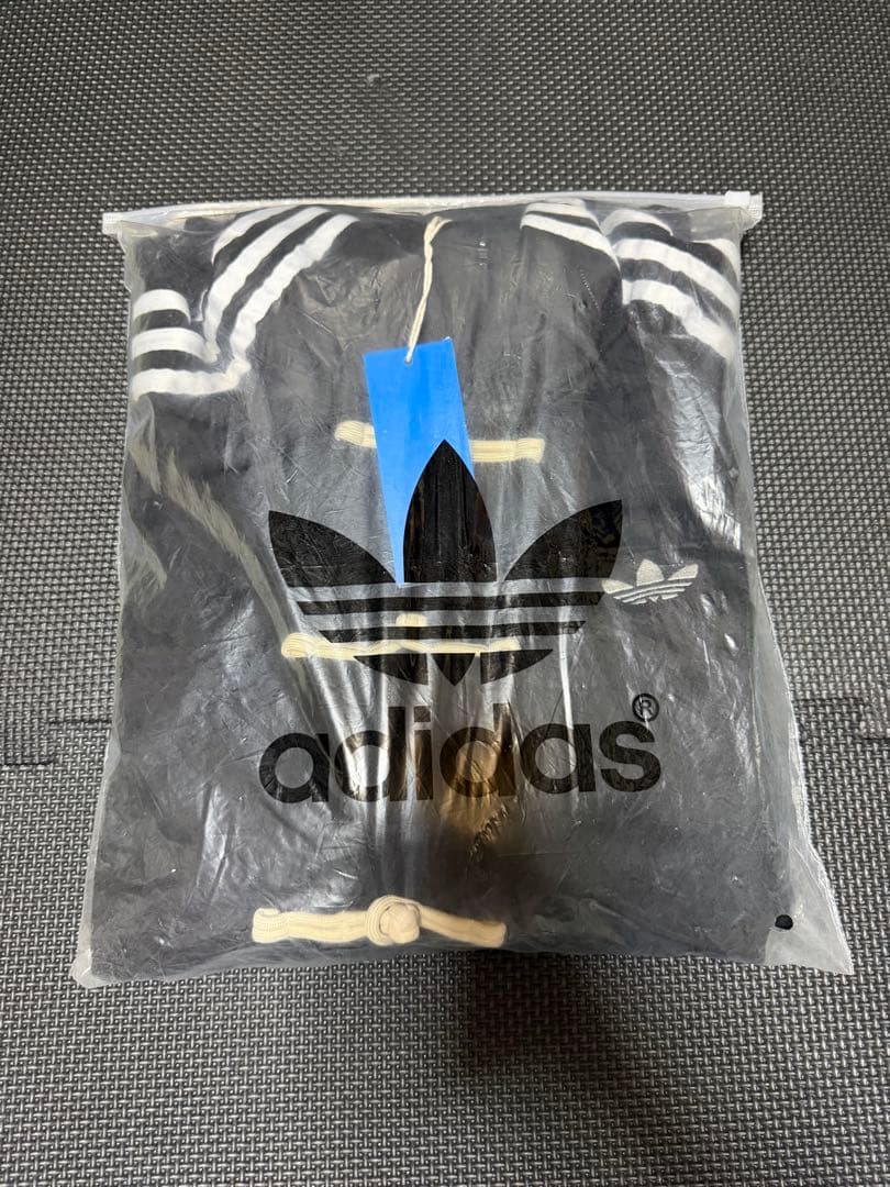 adidas チャイナ　黒