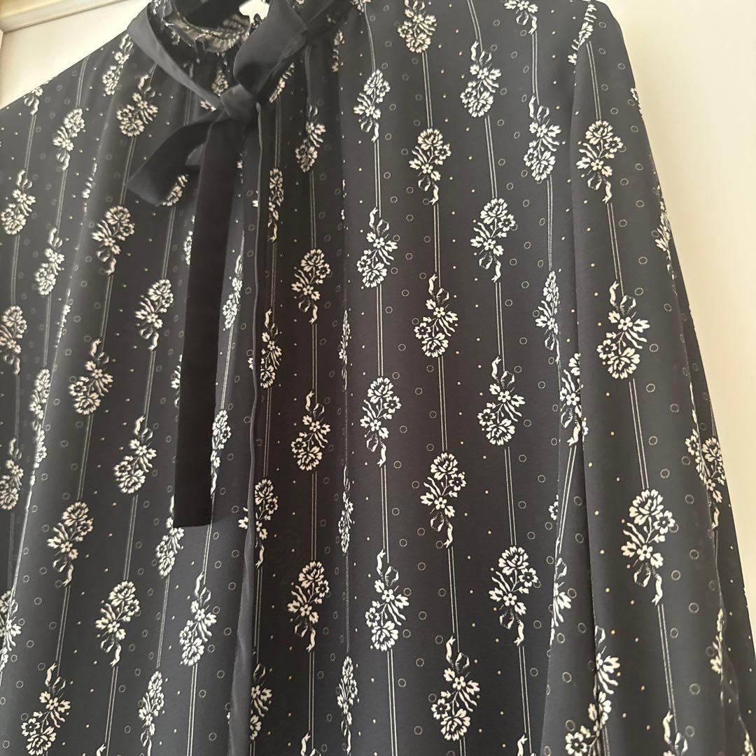 アルアバイル　プチフルールプリントブラウス　ブラック
