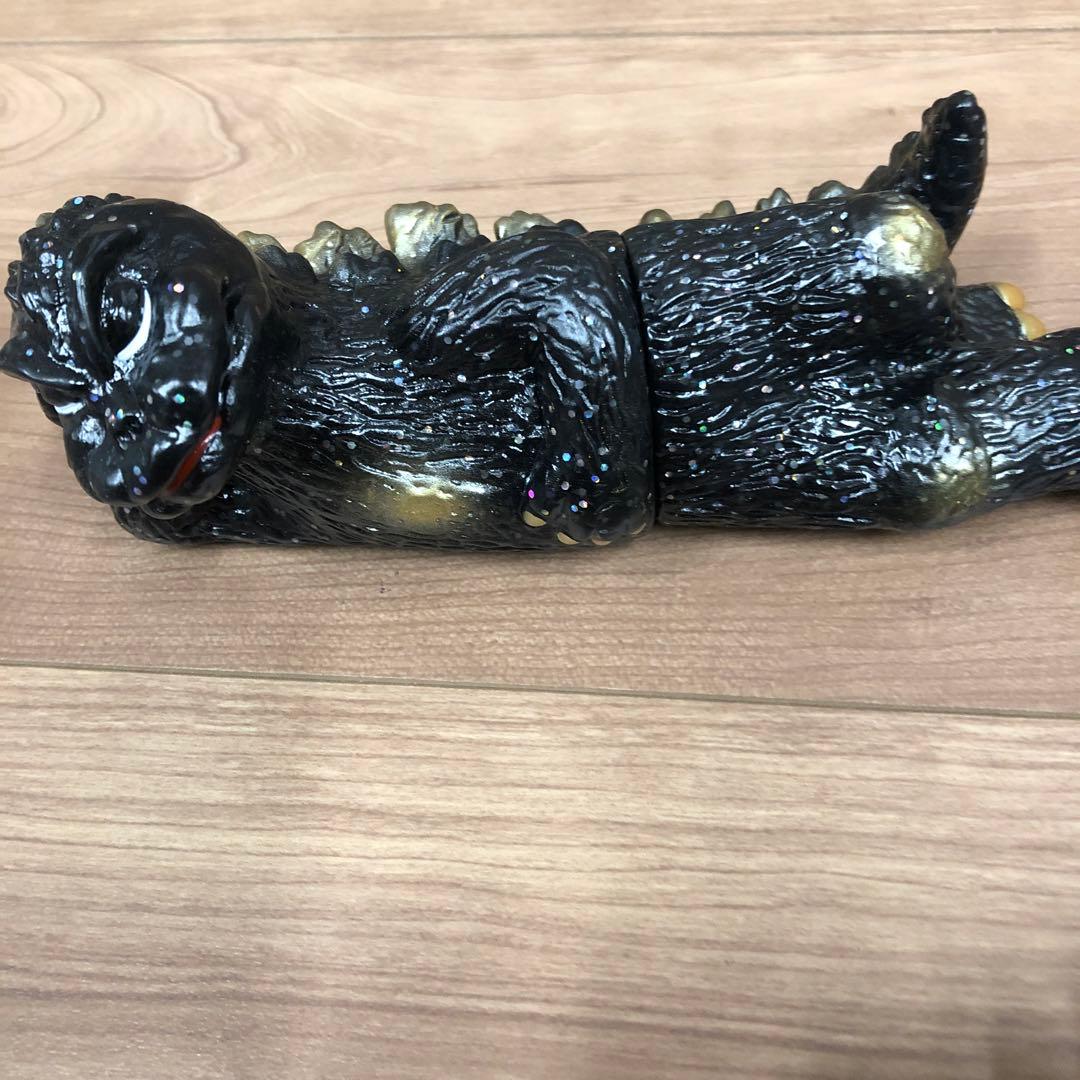 ソフビライフ、お昼ねゴジラ黒ラメ、白クリア