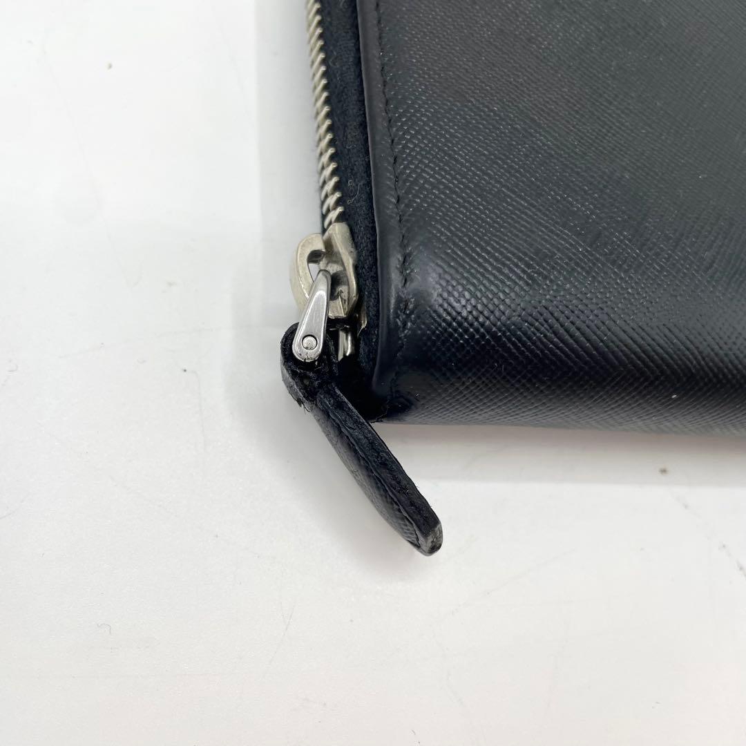 プラダ　ラウンドファスナー　ブラック　サフィアーノレザー　三角ロゴ　長財布