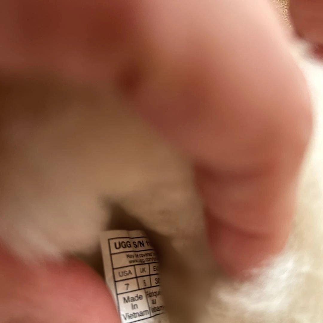 UGG ムートンサンダル