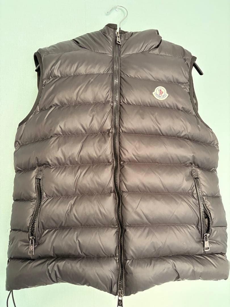 モンクレール ダウンベスト ブラック フード付き