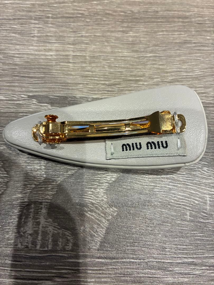 miu miu ホワイト ヘアピン