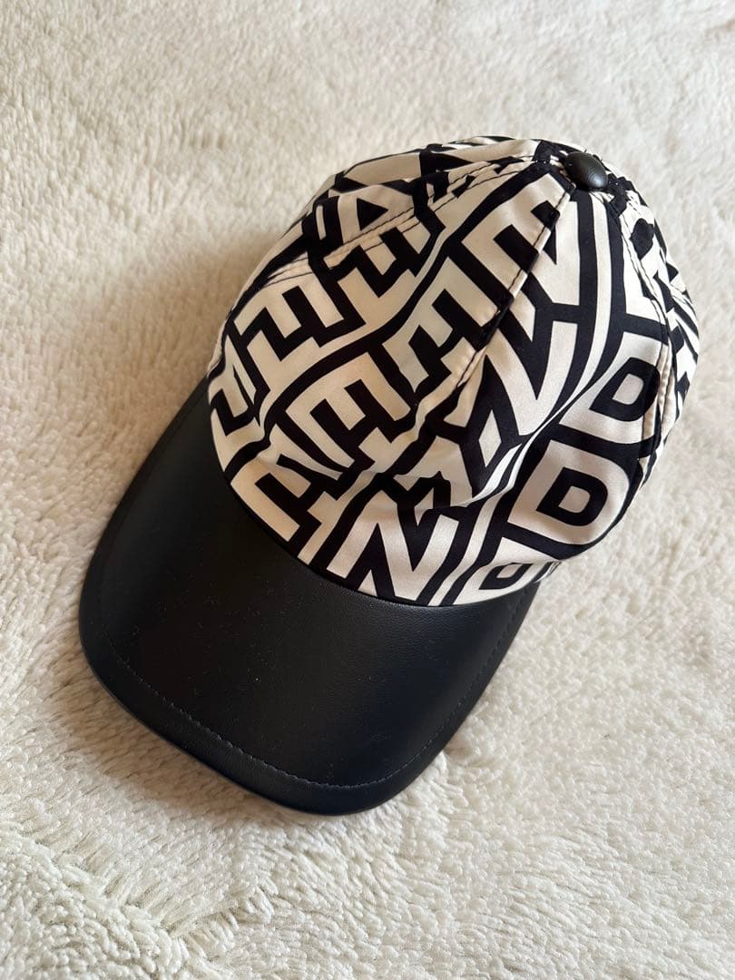 フェンディー　FENDI 帽子　美品