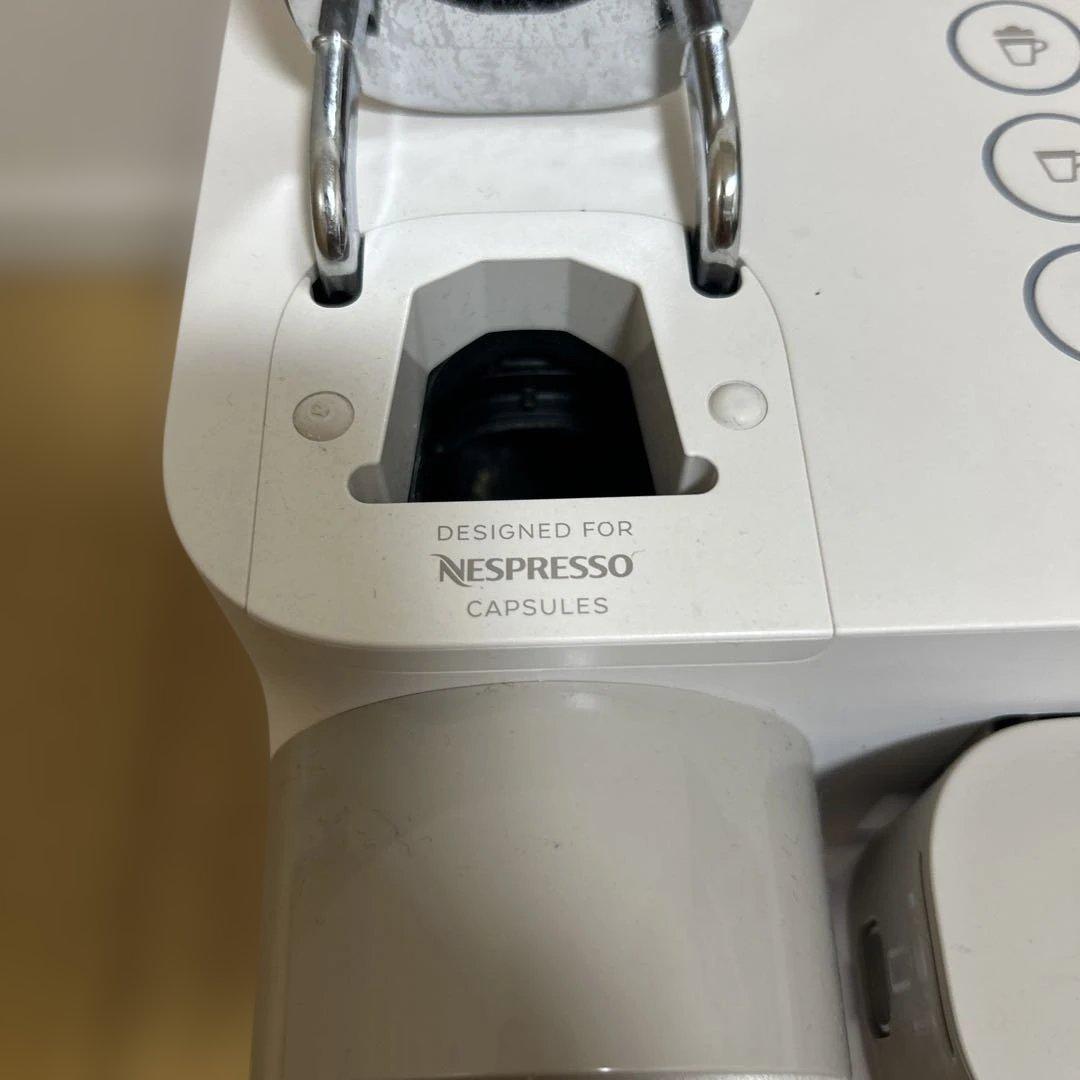 Nespresso コーヒーメーカー ホワイト　カプセル式　ラティシマワン