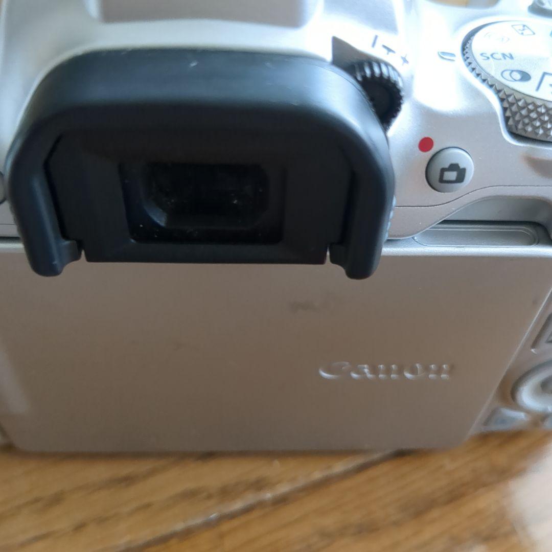 Canon EOS Kiss X9 デジタル一眼レフ　カメラ