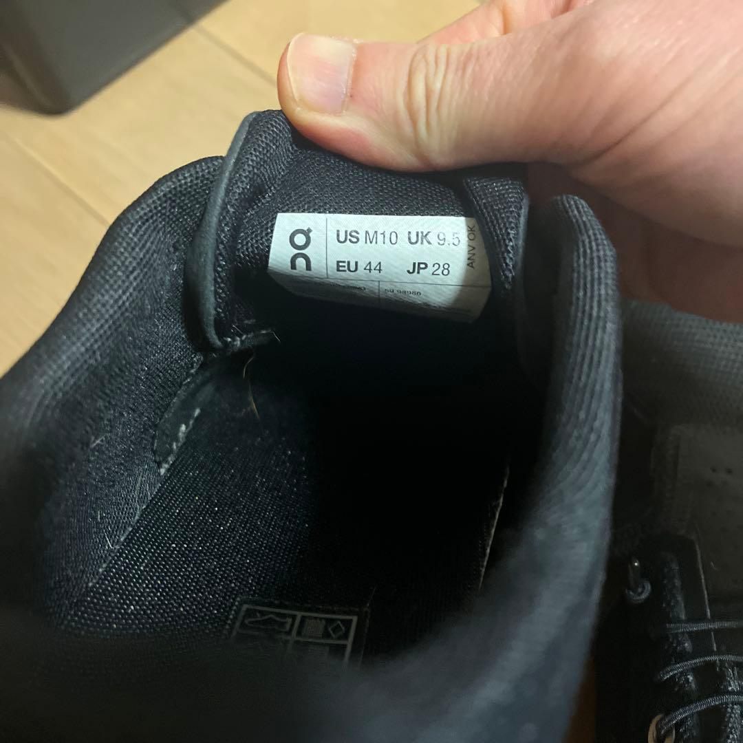 On ランニングシューズ ブラック 28cm