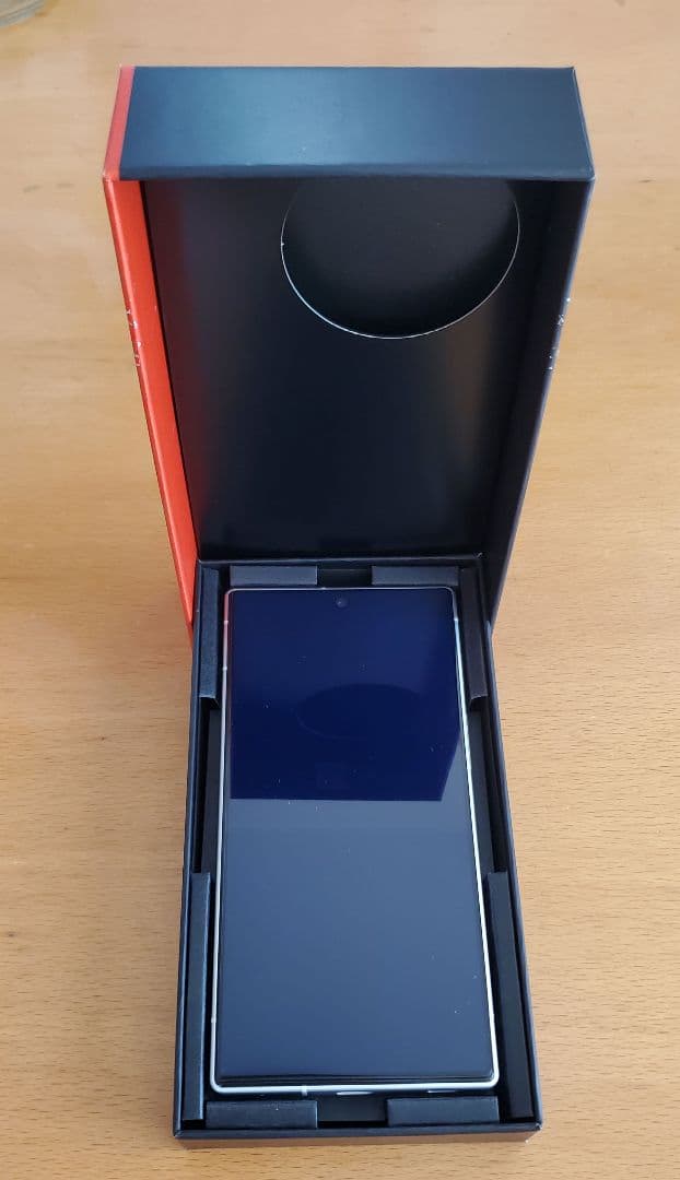 新品未使用　AQUOS R9 SHARP スマホ simフリー ホワイト