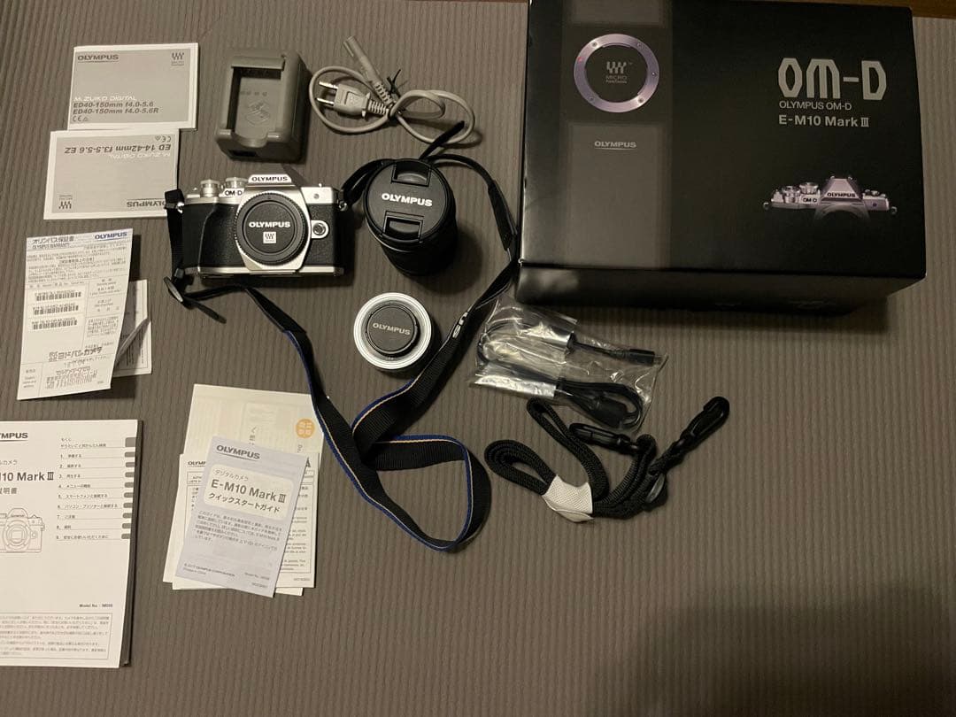 OLYMPUS E-M10 Mark 3シルバー ダブルズームキット