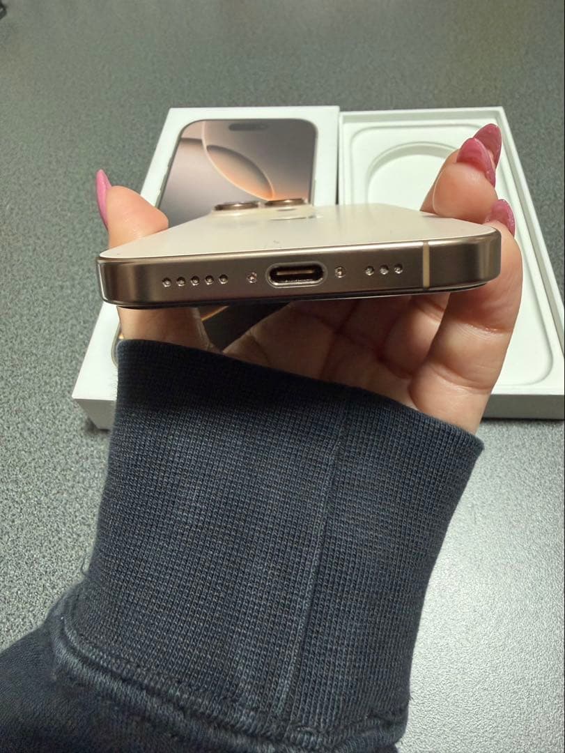 Apple iPhone 16 Pro ゴールド 本体