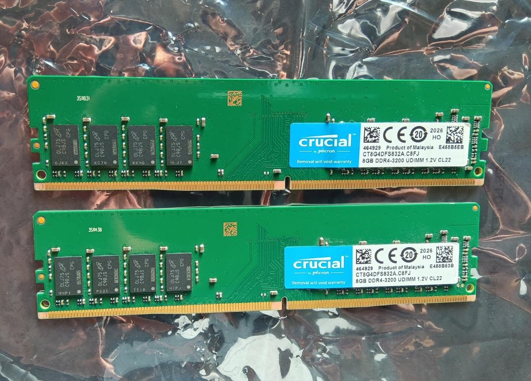 Crucial DDR4 3200MHz 8GBｘ2 メモリ