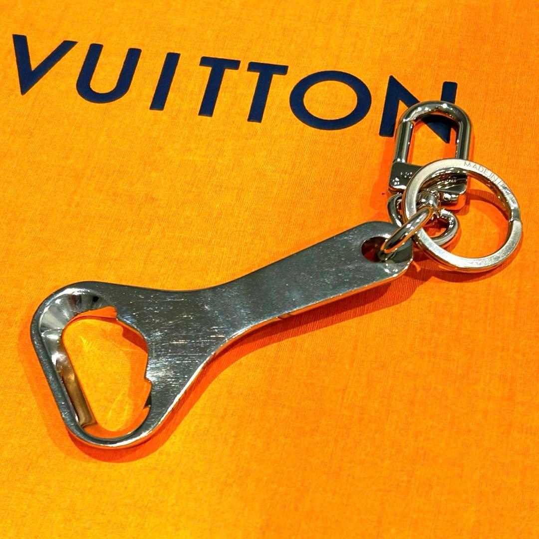 極美品 LOUIS VUITTON ヴィトン シュプリームコラボ チャーム ロゴ