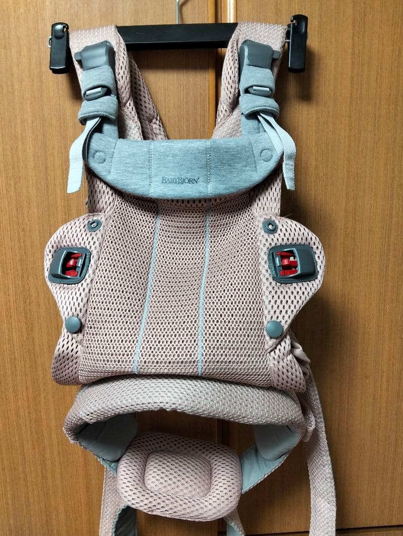 【ぴーや】【カバー付／美品】ベビービョルン ハーモニー　ダスティピンク