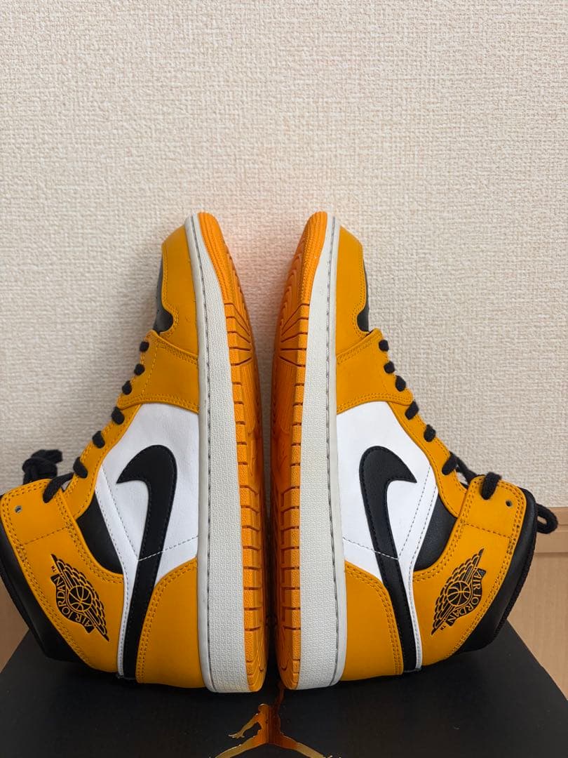 ナイキ エアジョーダン1ミッド タクシー/ブラックホワイト 554724-701