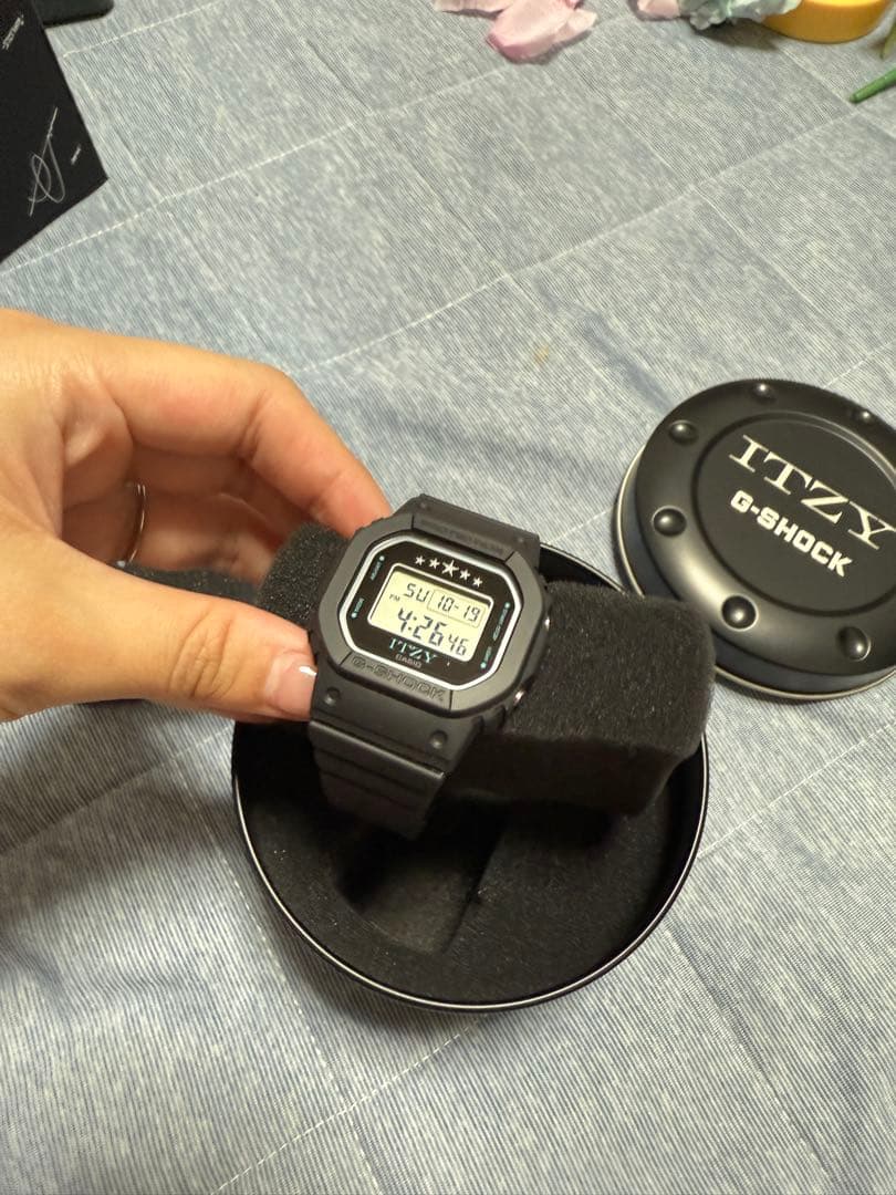 ITZY G-SHOCK ブラック腕時計