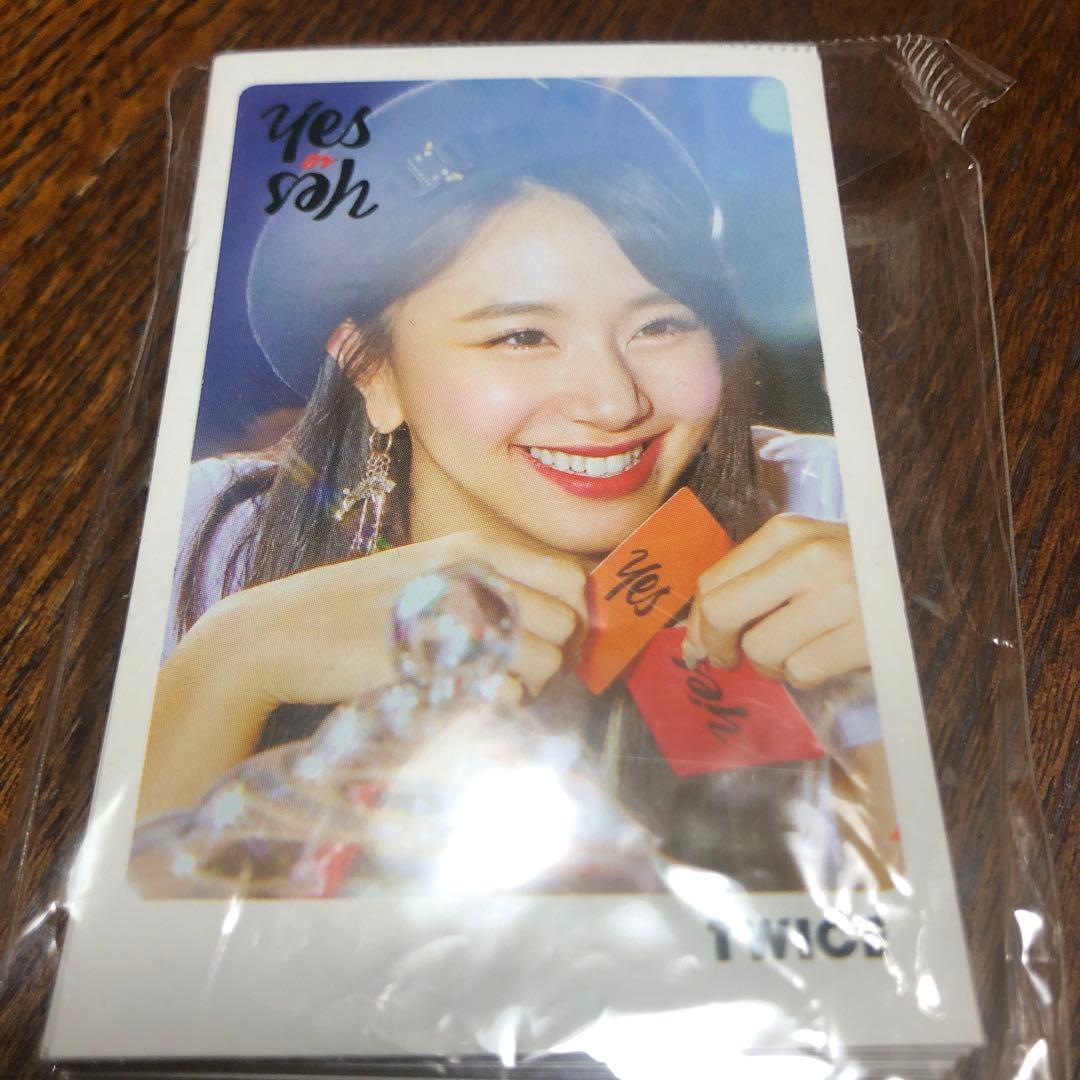 TWICE 缶バッジ・絆創膏・雑貨・カードいろいろまとめ売り