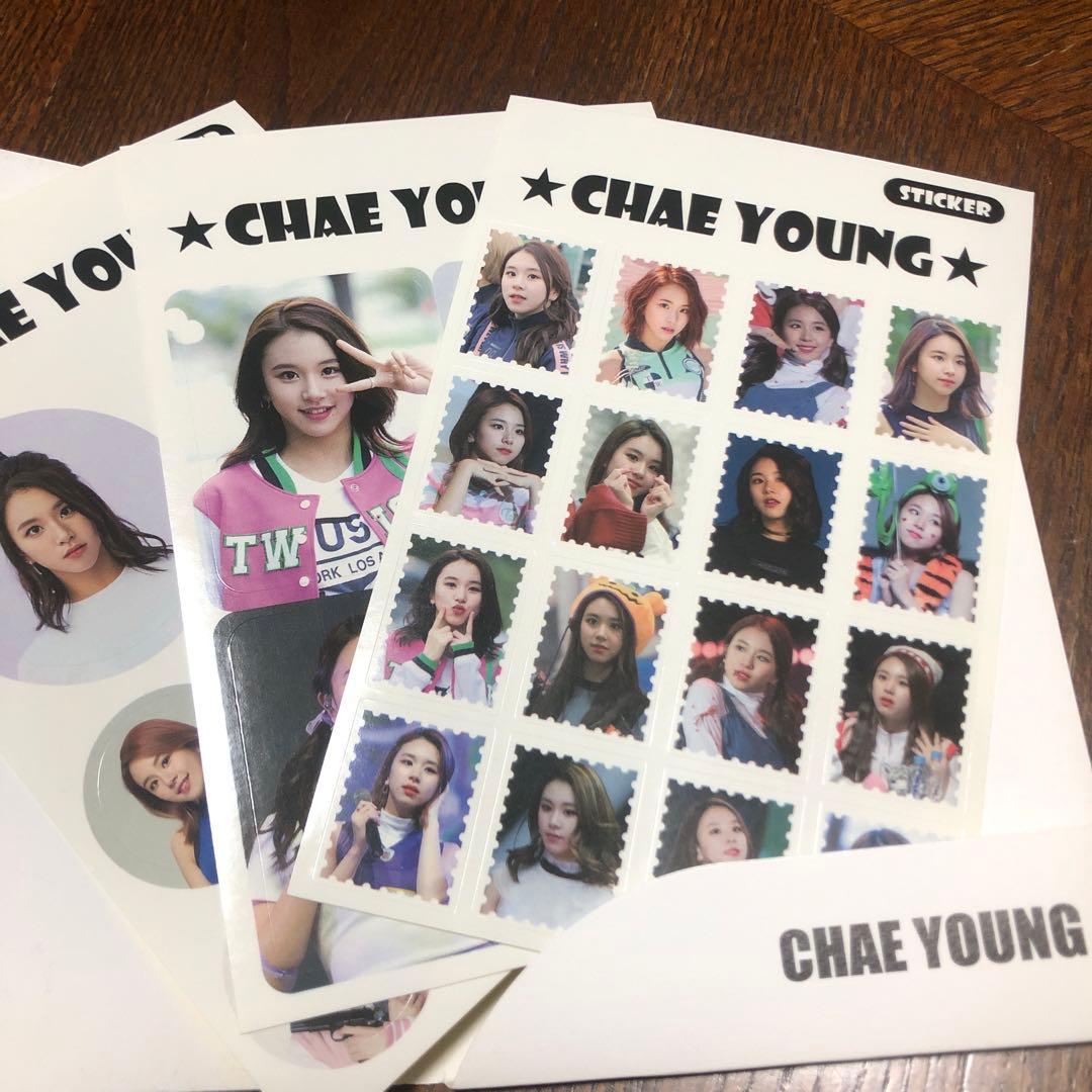 TWICE 缶バッジ・絆創膏・雑貨・カードいろいろまとめ売り