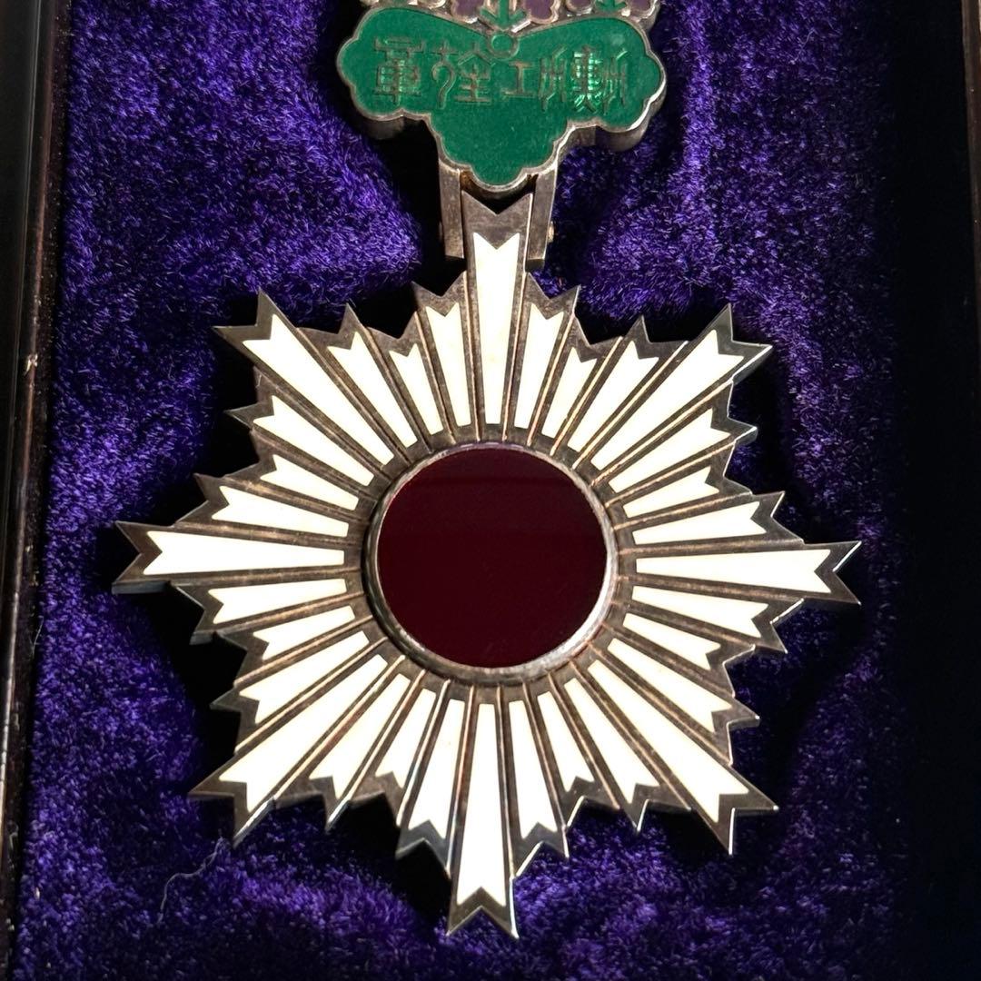 K*N様 勲六等単光旭日章 旧日本軍 金文字共箱付 勲章【NN1130-1】