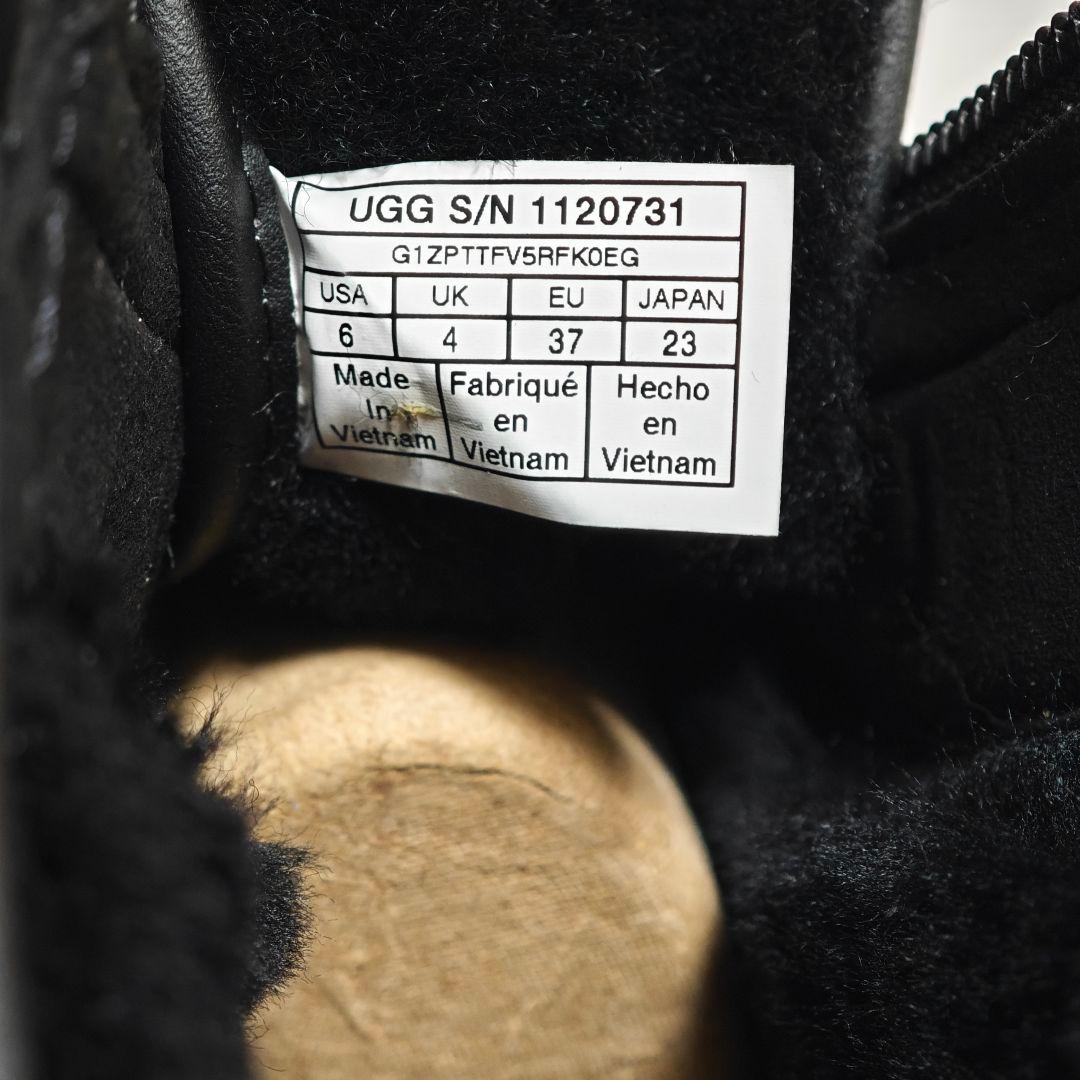 未使用級✨アグ　オールブラック　ムートンブーツ　厚底　フロントジップ 23cm