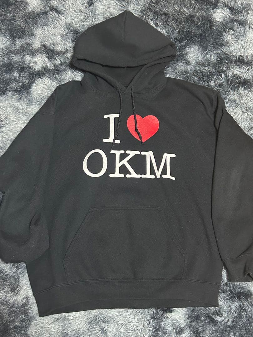 トップス I NEED OKM Hoodie Black