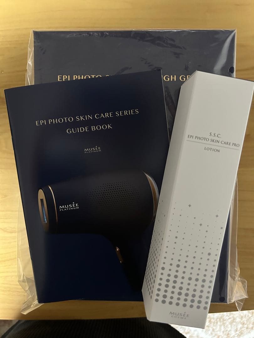 ミュゼプラチナム　脱毛器、光美容器(エピフォト スキンケア ハイグレード)セット