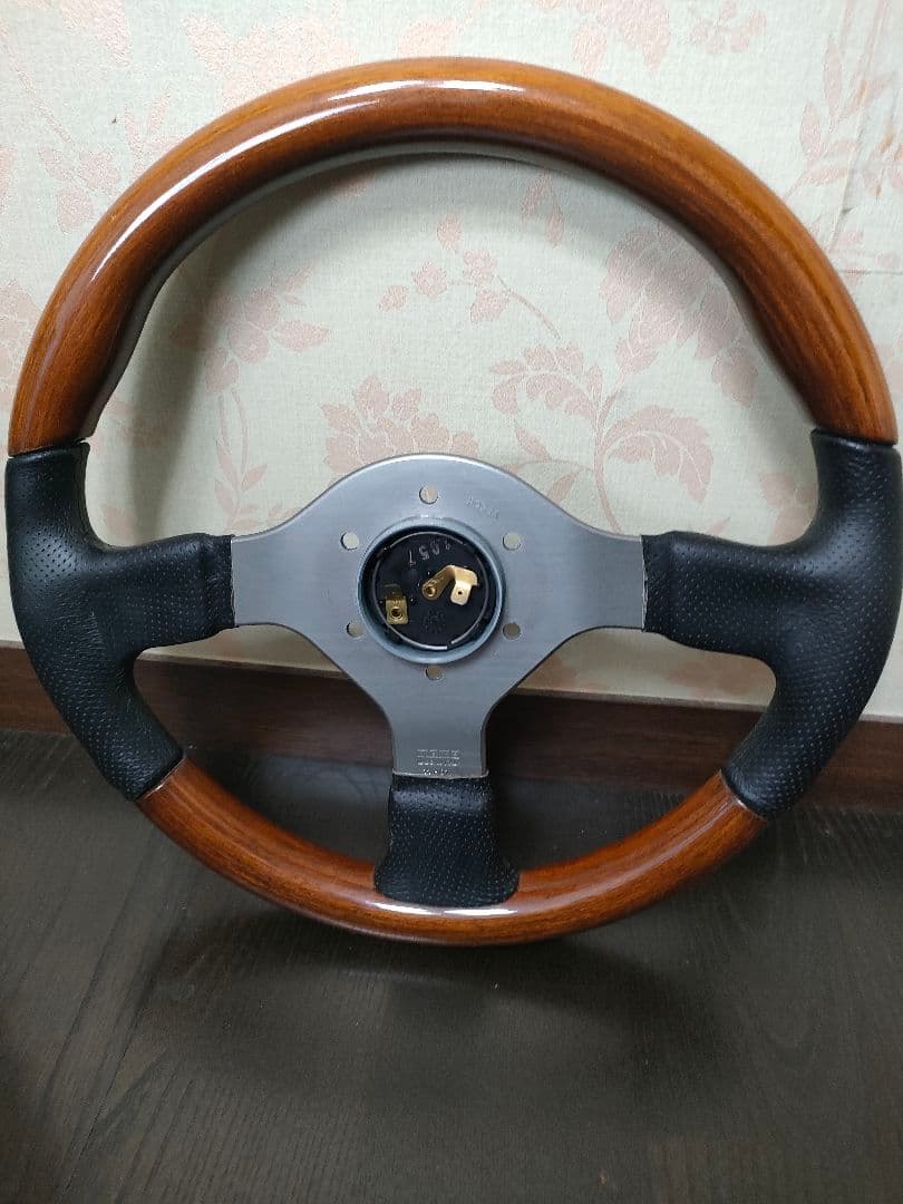 MOMO FIGHTER 35Φ ウッド＆パンチングレザーコンビ ステアリング
