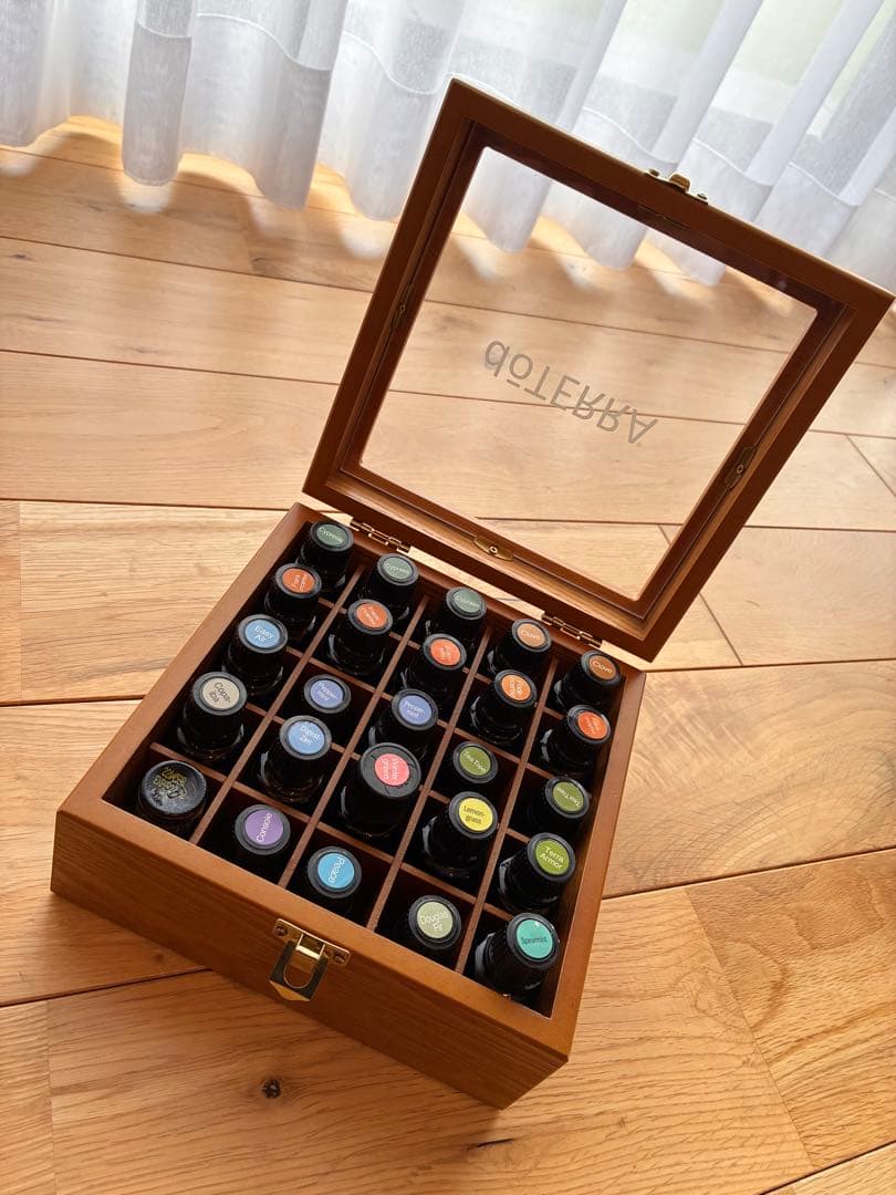 新品未開封doTERRA エッセンシャルオイル 25本セット　ケース付き