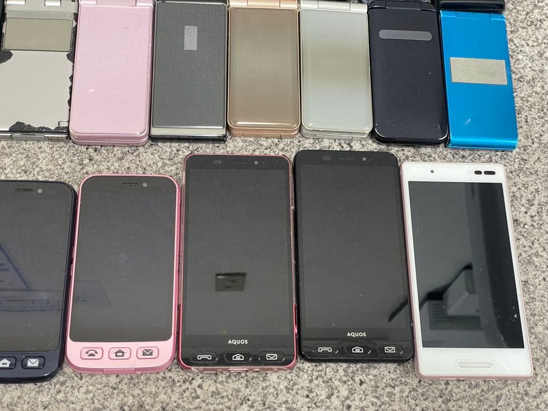 ぽ*け様 ジャンク扱い 携帯電話 ガラケー スマホ 31個 まとめ売り 大量 動