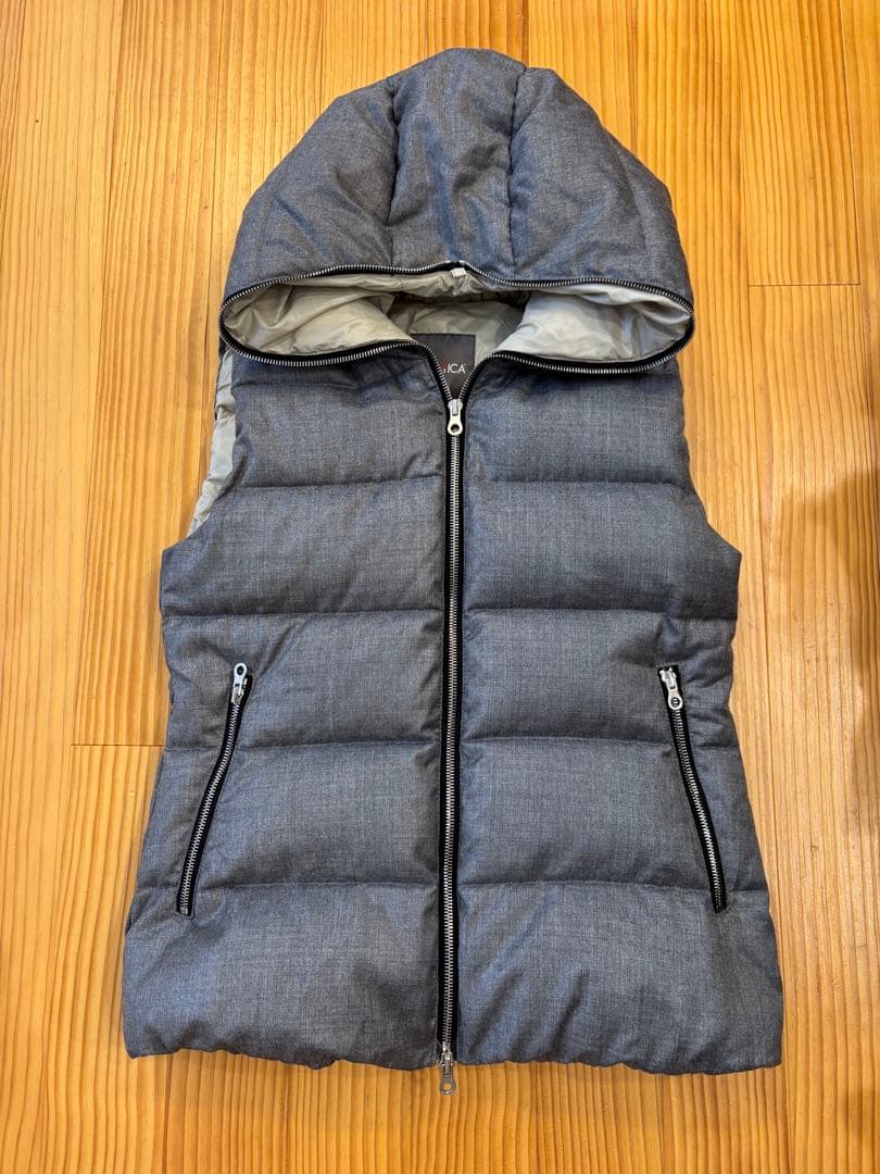 美品　デュベティカ　ダウンベスト　40サイズ