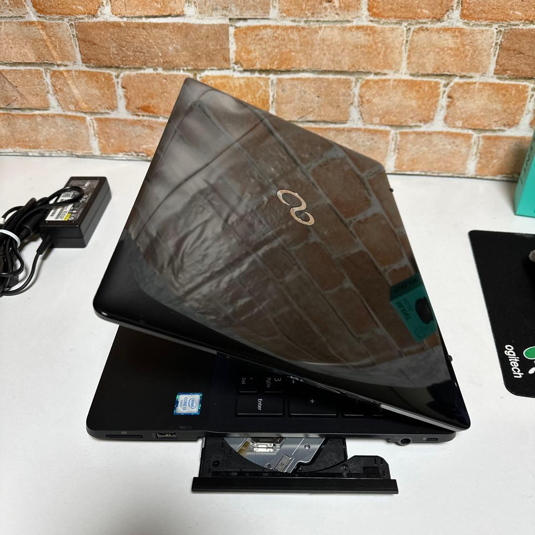 美品　富士通ノート PC SSDサクサク起動Webカメラ　Win11オフィス付き