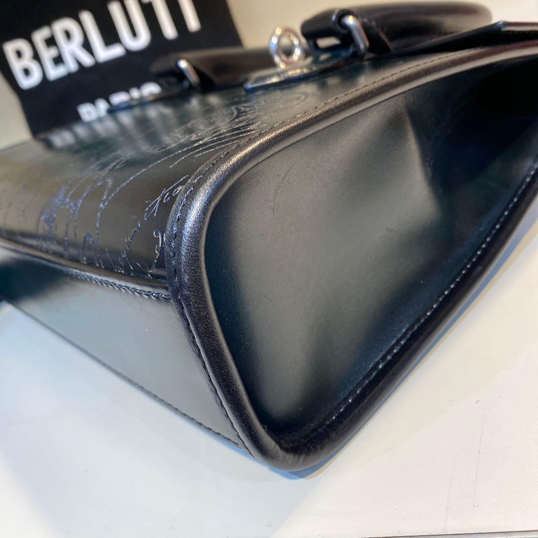 ベルルッティ　エミーオガリバーメッセンジャーバッグ