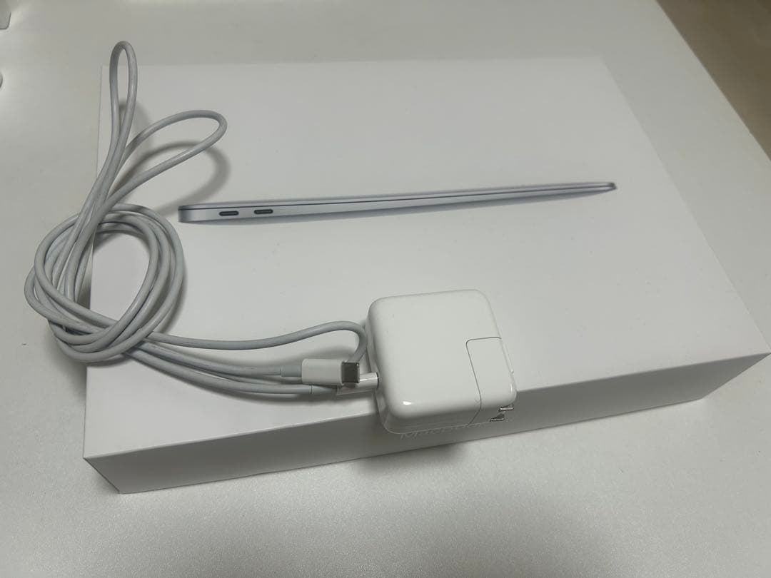 MacBook Air 本体 充電器、箱付き