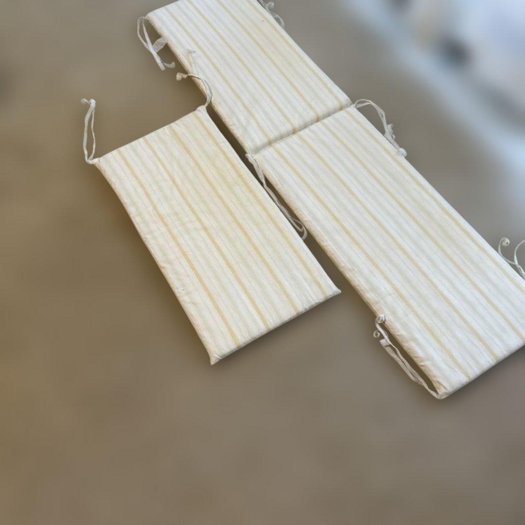 ベビーベッド組立式 マット、キルトパッド、掛布団とカバー、枕、ベビーガード付き