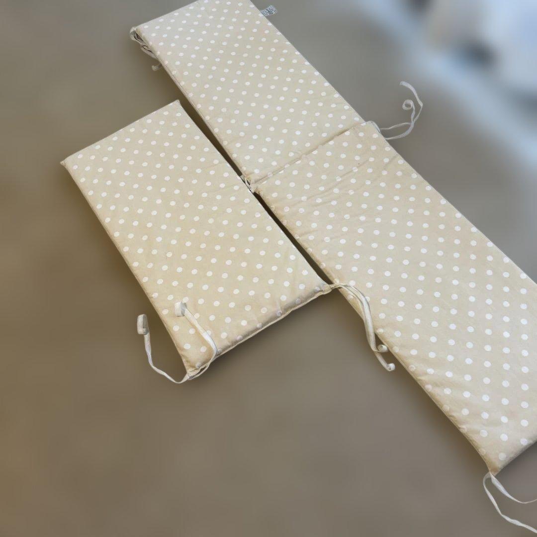 ベビーベッド組立式 マット、キルトパッド、掛布団とカバー、枕、ベビーガード付き