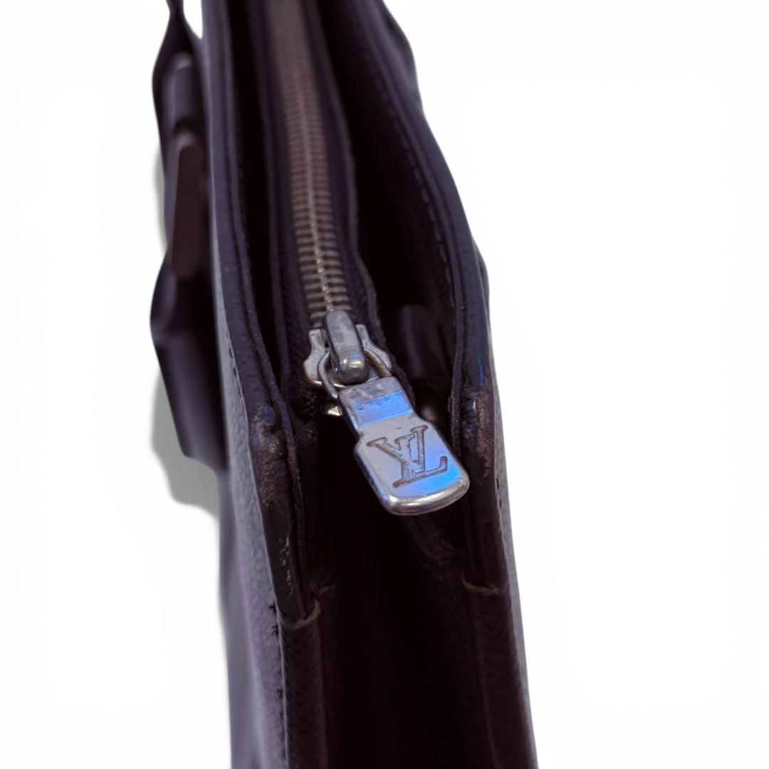 LOUIS VUITTON M30052 タイガ ポルトドキュマン・ロザン