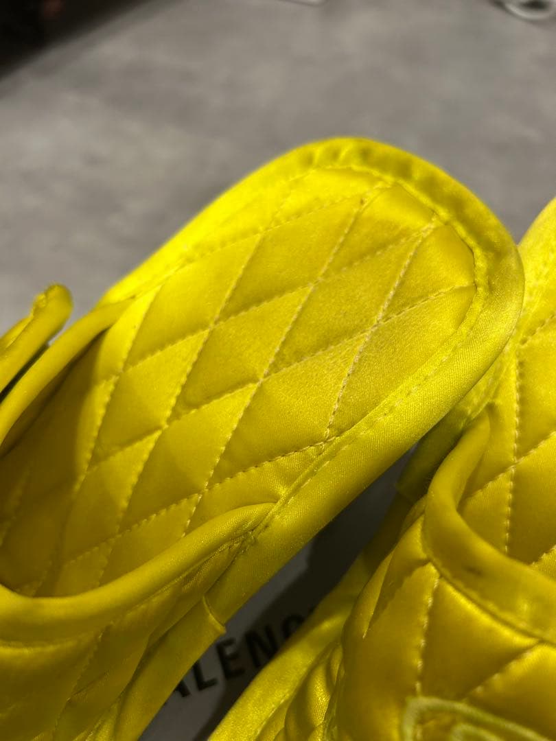Balenciaga イエロー　キルティングミュール 箱付き