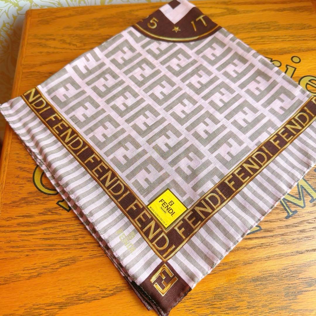 新品FENDI フェンディ　ロゴ入り総柄　ハンカチ　ピンク　ベージュ2枚セット