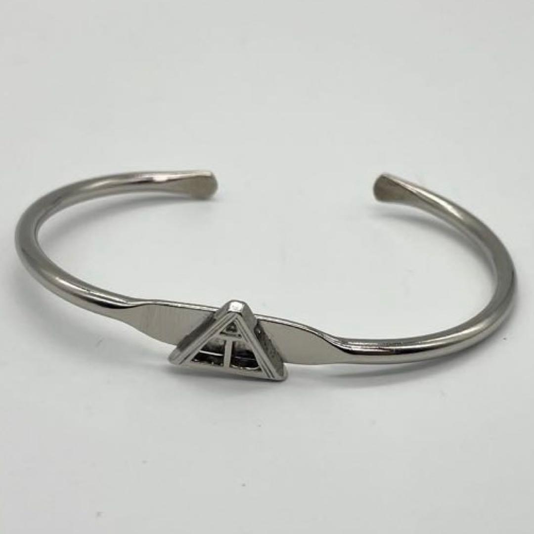 TOGA オープンバングル ブレスレット シルバー メタル 三角ロゴ 細め