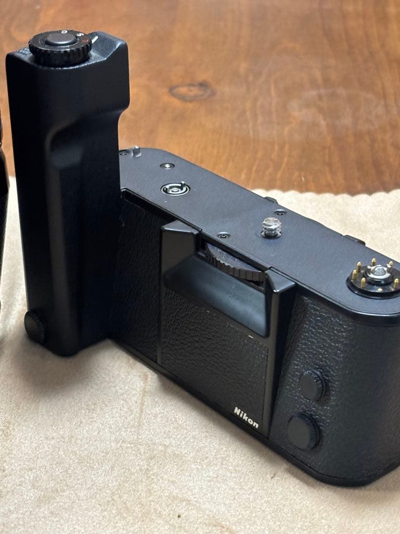 Nikon F3 P報道用カメラ、予備モードラ付き