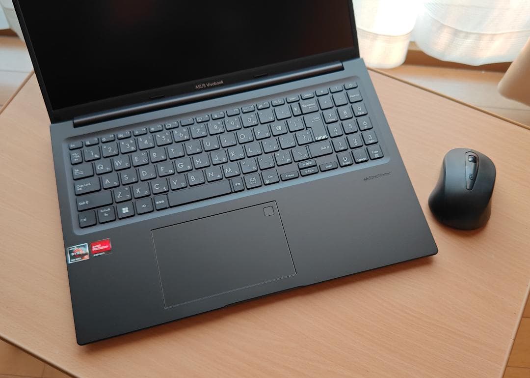 Asus Vivobook 2025年製