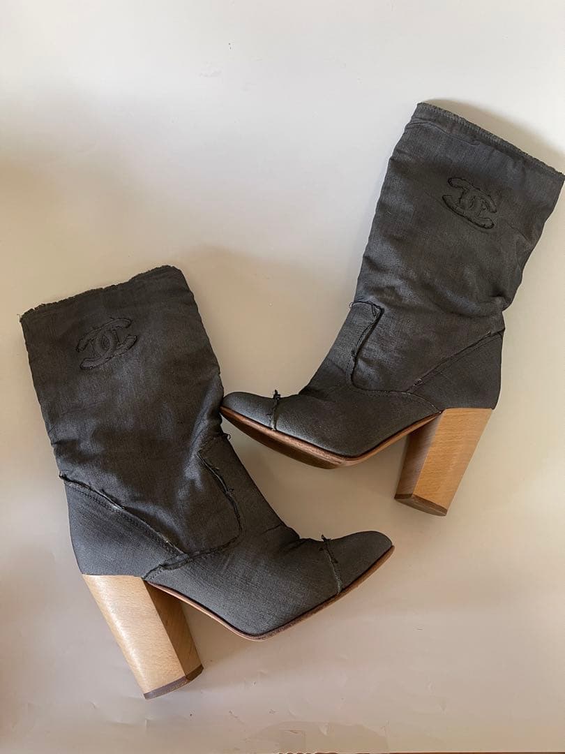 CHANEL グレー ロングブーツ