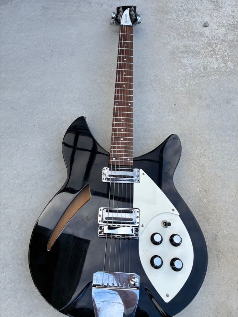 リッケンバッカータイプ　セミアコ